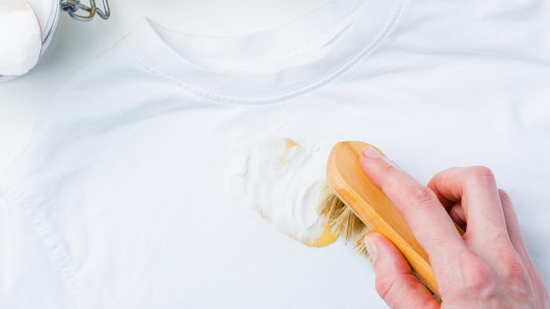 Using baby powder on grease stained white shirt
