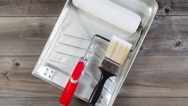 An aluminum paint roller tray
