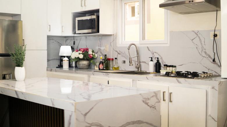 quartz kitchen counters and island