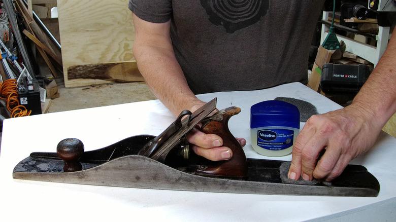 Applying Vaseline to an 07 hand plane