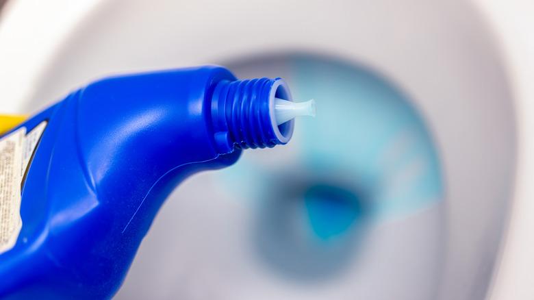 Commercial toilet bowl cleaner