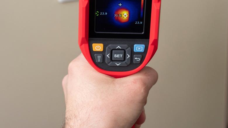 Checking the temperature of an electrical outlet with a thermal imaging camera